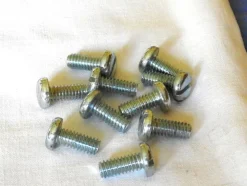 Store + + + 10 st. STÅLSKRUV M6, längd 15 mm. Skruer, Plugs & Søm