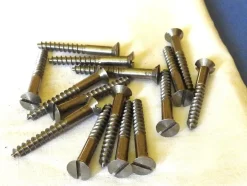 New + + + 15st. TRÄSKRUV av järn, 1.1/2 x 9 försänkt huvud, tillv.  Skruer, Plugs & Søm