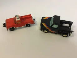 Tradera 2 bilar, röd trail duster, 1978 och svart märkt Buddy Japan> Legetøjs- & Samlerbiler