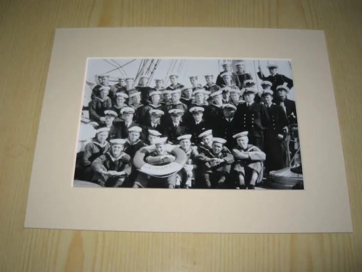 Tradera 1940 HMS Jarramas fotografi med passepartout| Båd- & Skib-memorabilia