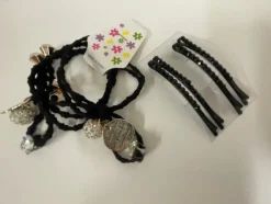 Best Sale 2 hårsnoddar med fina detaljer + 4 hårklämmor med svarta stenar Hårtilbehør