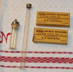 Tradera 2 ÄLDRE GLASRÖR + 2 TOMMA FÖRPACKNINGAR. FRÅN TANDLÄKARE.> Medicinske Gadgets