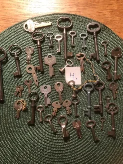 Store 40 nycklar i olika storlekar Beslag & Reservedele