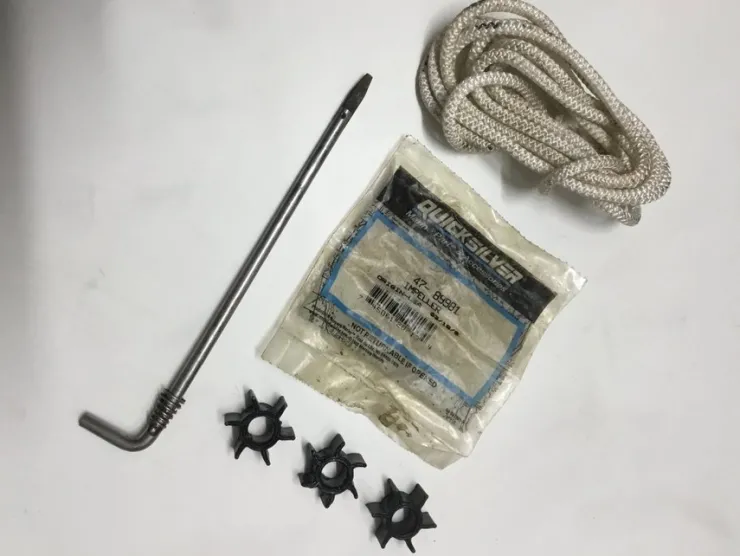 Tradera 3 oanvända impellrar, riggpinne, startsnöre t. Mercury 6, 7,5, 9,8 HK 1968-1985| Både