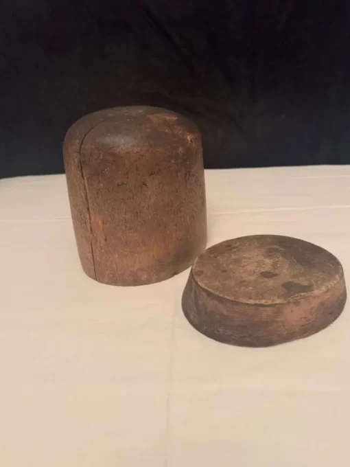 Sale 2 st antika hattstockar Hattform i Trä 1800 tal Almue
