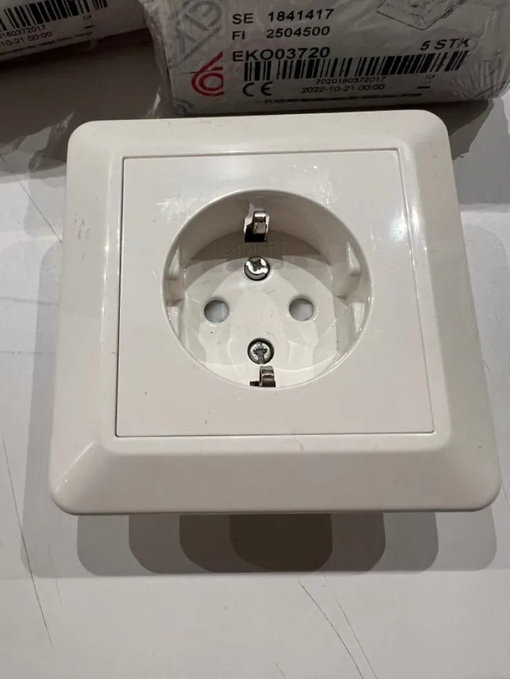 Fashion 10 st ELKO RS 1-vägsuttag jordat Fjällvit El-installation