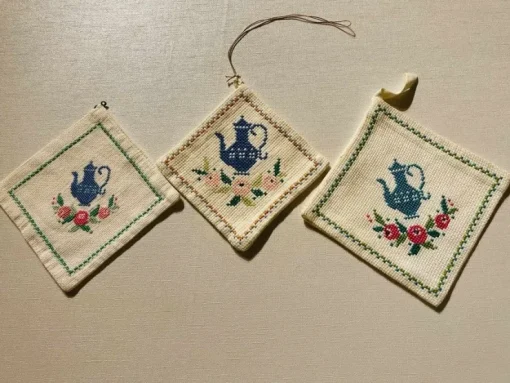 Tradera 3 st grytlappar Handbroderade| Indretning & Husholdning