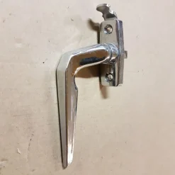 Flash Sale 8 st HABO VÄNSTER handtag med LÅSSPÄRR Metall Krom Tapp=8/22mm Kroge, Håndtag & Beslag