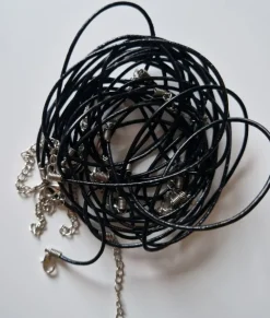Sale 13 st halsband konstläder/metall Varepartier