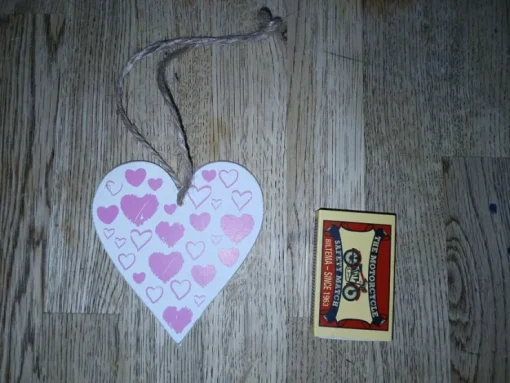 Sale 10 st Hjärta i Trä - Nytt och Inplastat! - Rosa (Kanske till Alla Hjärtans Dag) Varepartier