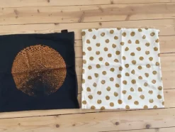 Tradera 2 st kuddfodral. Mörkgrått 47 x 47 cm, naturvitt 50 x 50 cm| Boligtekstiler