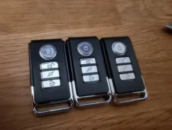 Tradera 3 st små fjärrkontroller (batteri ingår)| Anden Forbrugerelektronik
