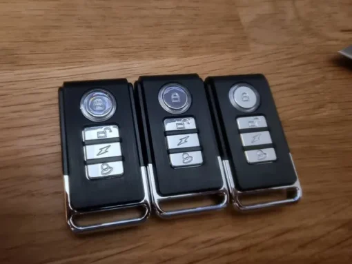 Tradera 3 st små fjärrkontroller (batteri ingår)| Anden Forbrugerelektronik