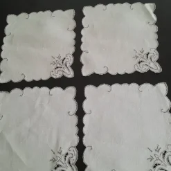 Cheap 4 st vackra servetter med hand?broderad blomma.. linne oanvända?. Tekstiler