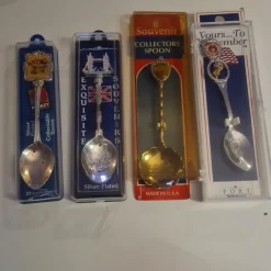 Tradera 4 stycken samlarskedar - Mickey Mouse, Tower Bridge, m.fl.> Øvrigt Samlerlegetøj