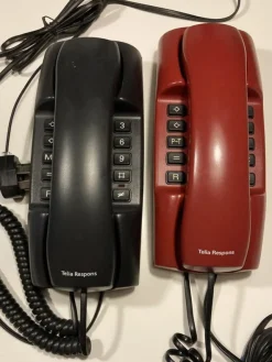 Tradera 2 STYCKEN TELIA RESPONS VÄGGTELEFONER * RÖD * SVART> Technica & Nautica