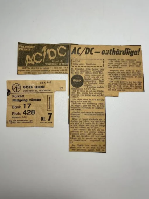 Tradera AC/DC konsertbiljett och tidningsurklipp - 11 oktober 1978 - Biljett> Musikmemorabilia