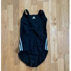 Tradera Adidas baddräkt stl 36> Svømning