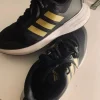 Tradera Adidas Fortarun 20 K Sneakers - Black and Gold - EUR 39> Andre Skoprodukter
