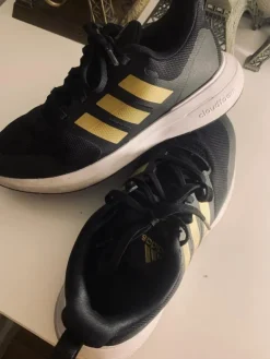 Tradera Adidas Fortarun 20 K Sneakers - Black and Gold - EUR 39> Andre Skoprodukter