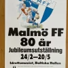 Tradera Affisch MALMÖ FF 80 ÅR - JUBILEUMSUTSTÄLLNING 45x64 Sv orig> Plakater