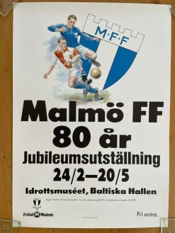 Tradera Affisch MALMÖ FF 80 ÅR - JUBILEUMSUTSTÄLLNING 45x64 Sv orig> Plakater