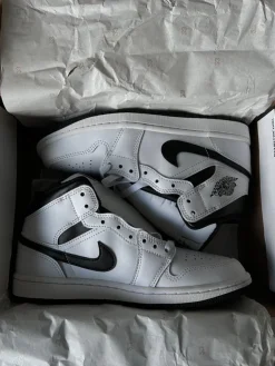 Tradera Air Jordan 1 Mid (NyPris1749kr)> Herresko