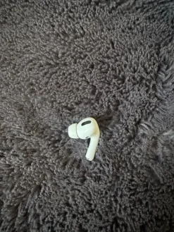 Tradera Airpods PRO A2083 Höger podd (Defekt)> Mobiltilbehør