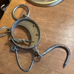 Shop Antik hängvåg Almue