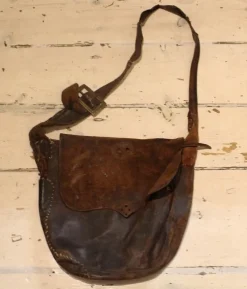 Tradera ANTIK JÄGARVÄSKA LÄDER MED FINA DETALJER OCH PATINA> Jagt