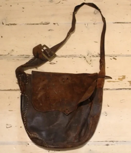 Tradera ANTIK JÄGARVÄSKA LÄDER MED FINA DETALJER OCH PATINA> Jagt