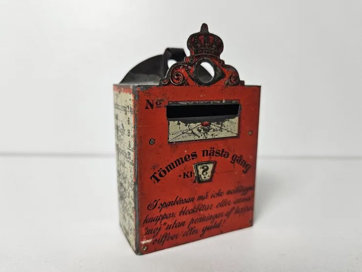 Tradera Antik Sparbössa - Tömmes Nästa Gång- Postlåda> Sparebøsser