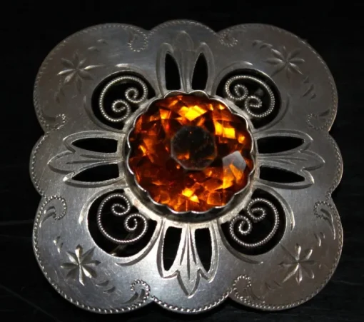Tradera Antik stor brosch i silver med gul brun sten, superfin!> Brocher