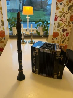 Store Antika instrument - durspel och klarinett? Kuriosa! Renoveringsobjekt. Kuriosa