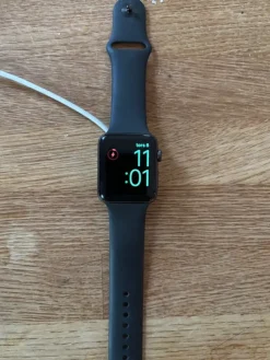 Tradera Apple Watch Series 3 42mm (1kr!)> Smartwatches