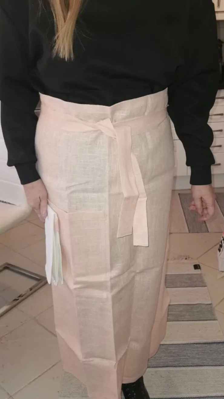 Tradera Aprikos Linneförkläde med köksduk från lovely linen.| Boligtekstiler