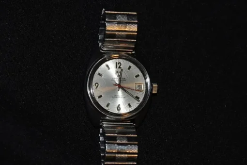 Tradera Armbandsur Lagonda Calendar Super 21 jewels mekanisk> Armbåndsure