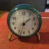 Tradera Arne Jacobsen Bordklocka väckarklocka Mörkgrön> Ure Til Hjemmet