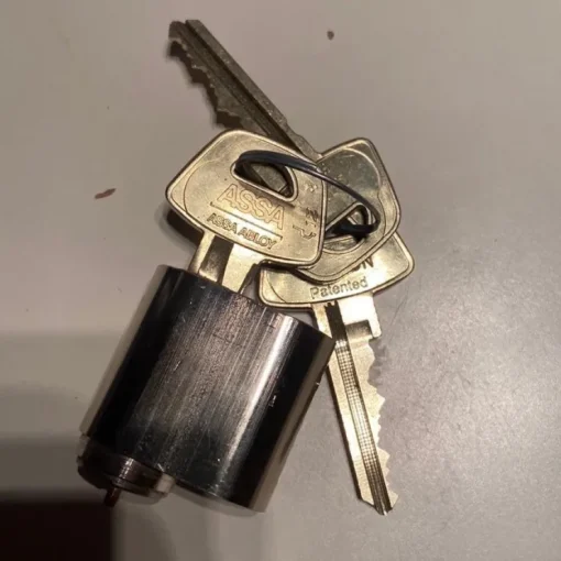 New ASSA ABLOY Cylinder 1301 och Nycklar Låse & Alarmer