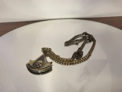 Tradera Assassins Creed Black Flag halsband> Samlerfigurer