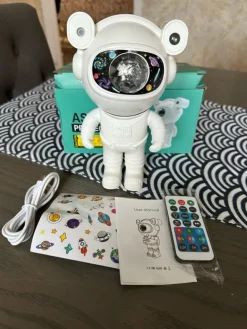 Tradera Astronaut Stjärnprojektor med fjärrkontroll| Projektorer