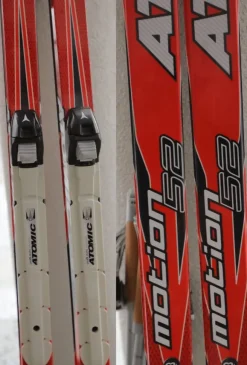 Tradera Atomic Motion 52 Skidor (191cm) med stavar (135cm)> Langrend