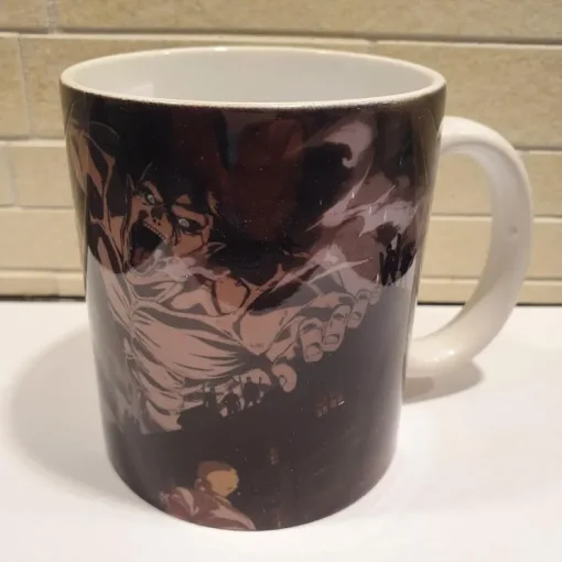 Tradera ATTACK ON TITAN S4 KEY ART MUGG Merchandise Merch Mug Kaffe Anime Manga| Husholdningsartikler