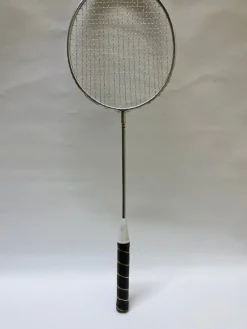 Tradera Badmintonracket. 66 cm. Nytt från äldre lanthandel.> Badminton