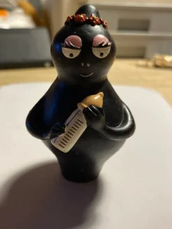 Tradera Barbapapa figur svart med nappflaska> Samlerfigurer