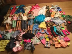 Tradera Barbie och Ken dockor med kläder| Dukker