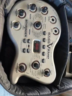 Tradera Behringer Bass V-Amp Pro Multieffektpedal| Musiktilbehør