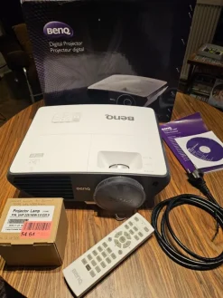 Tradera BenQ W700 Digitalprojektor pixelfel| Projektorer