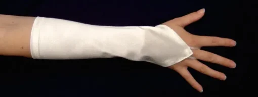 New Benvita/ivorygärgade handskar till fest, bal och bröllop - helt nya! Bryllupstilbehør