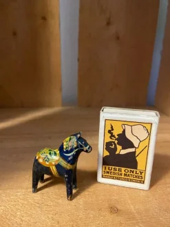Tradera Blå liten dalahäst 4,5 cm hög| Dalarheste